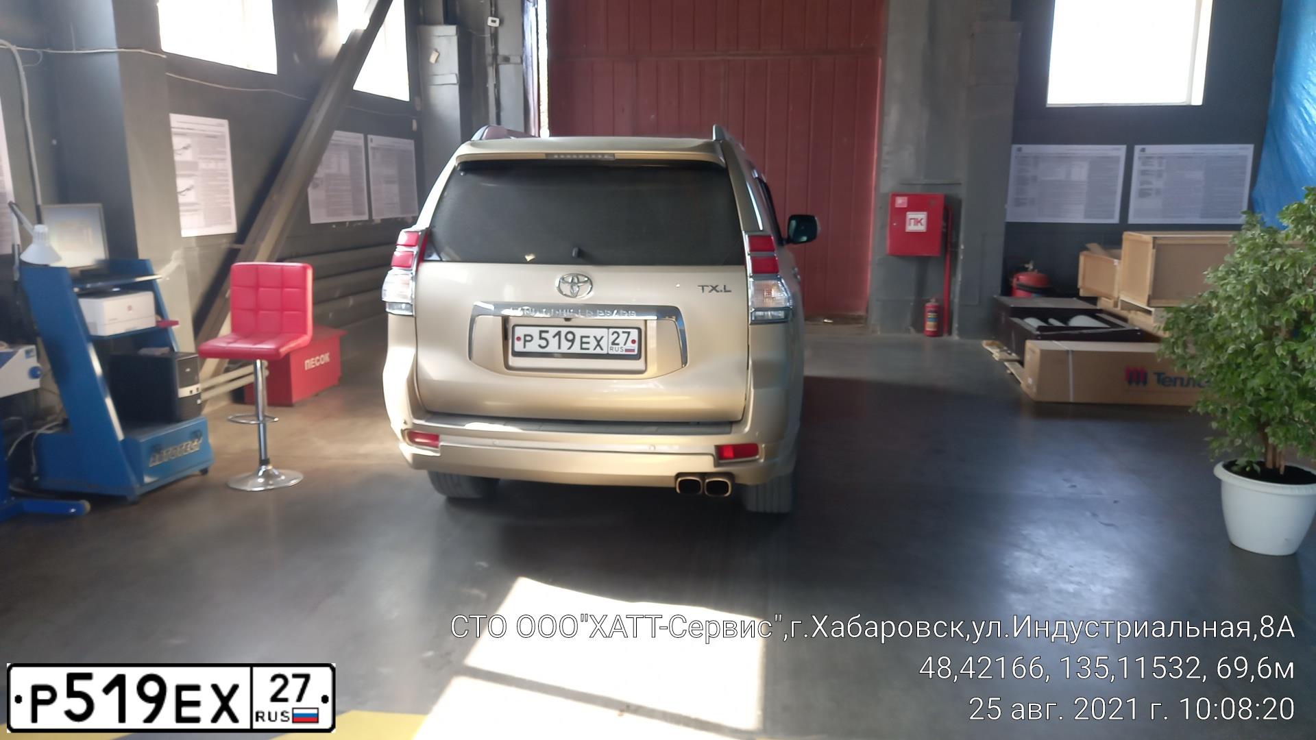 Фото автомобиля TOYOTA LANDCRUISER, 2011 — госномер Х303ХТ27. Цвет: ЗОЛОТИСТЫЙ