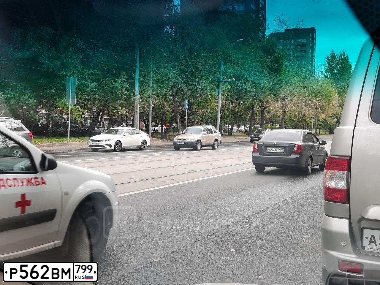 Фото автомобиля DAEWOO GENTRA, 2017 — госномер Р562ВМ799. Цвет: СЕРО-ЗЕЛЕНЫЙ