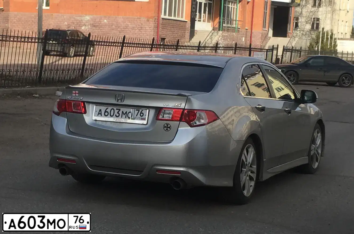 Фото автомобиля HONDA ACCORD, 2008 — госномер К489МР76. Цвет: Серый