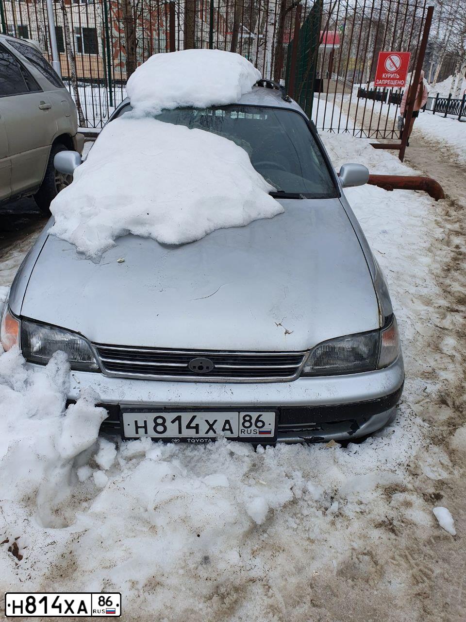 Фото автомобиля TOYOTA CARINA, 1997 — госномер Н814ХА86. Цвет: СЕРЫЙ