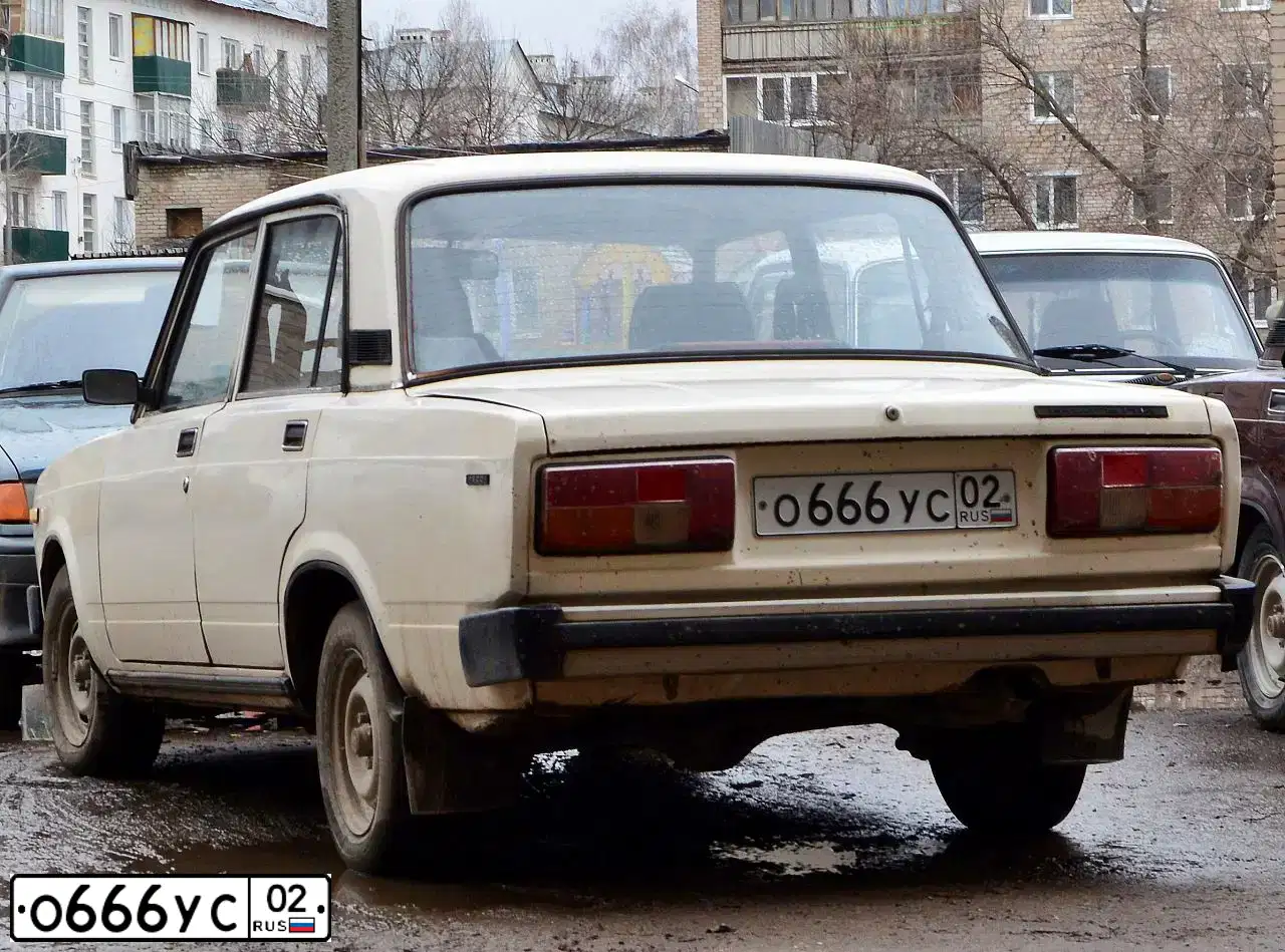 Фото автомобиля LADA 2105 LADA, 1993 — госномер О666УС02. Цвет: БЕЖЕВЫЙ