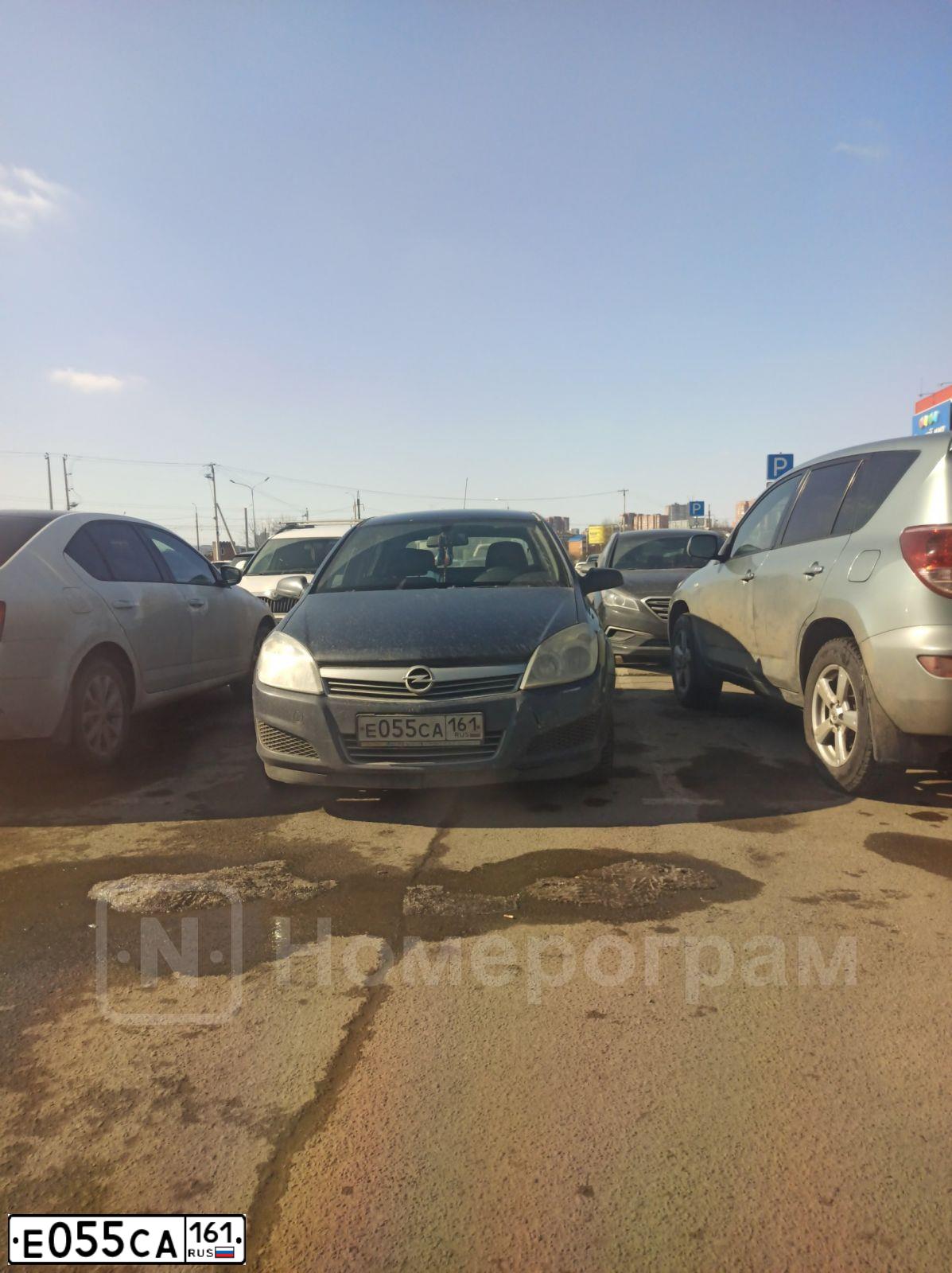 Фото автомобиля OPEL ASTRA, 2008 — госномер Е055СА161. Цвет: СИНИЙ