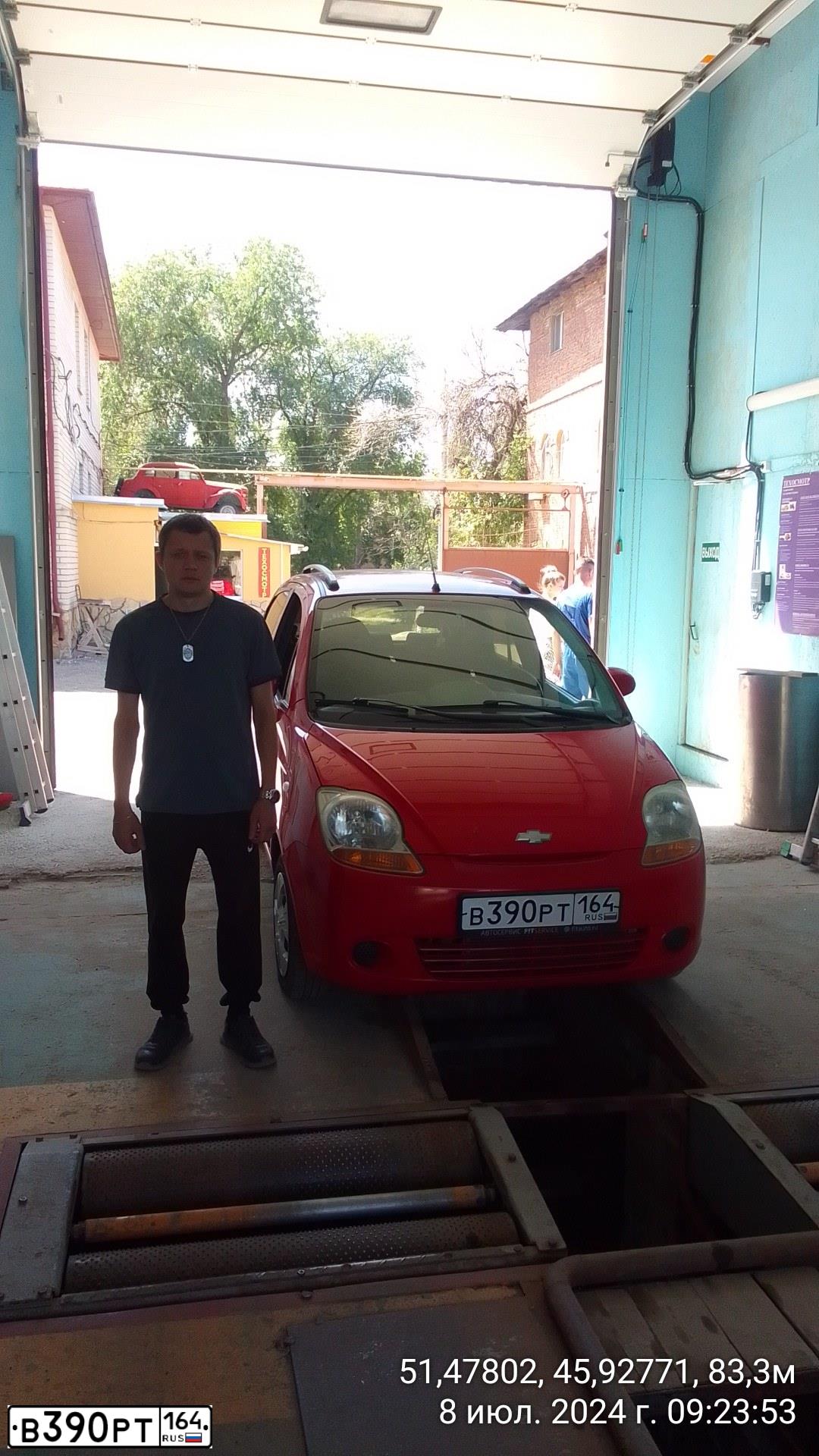 Фото автомобиля CHEVROLET SPARK, 2007 — госномер В390РТ164. Цвет: Красный