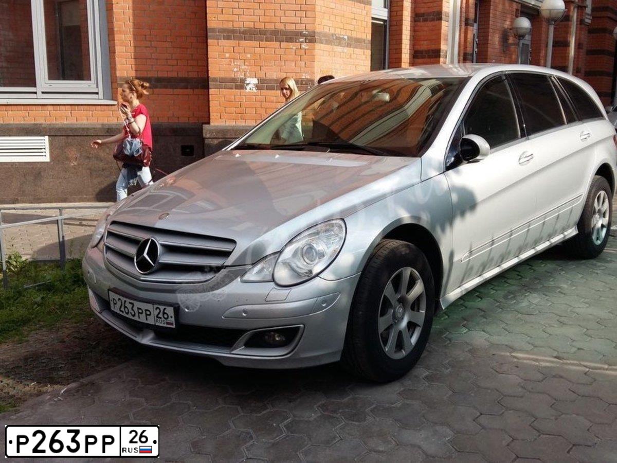 Фото автомобиля MERCEDES C-KLASSE, 2011 — госномер В709СМ09. Цвет: БЕЛЫЙ