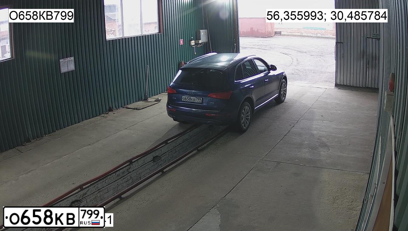 Фото автомобиля AUDI Q5, 2015 — госномер О658КВ799. Цвет: СИНИЙ