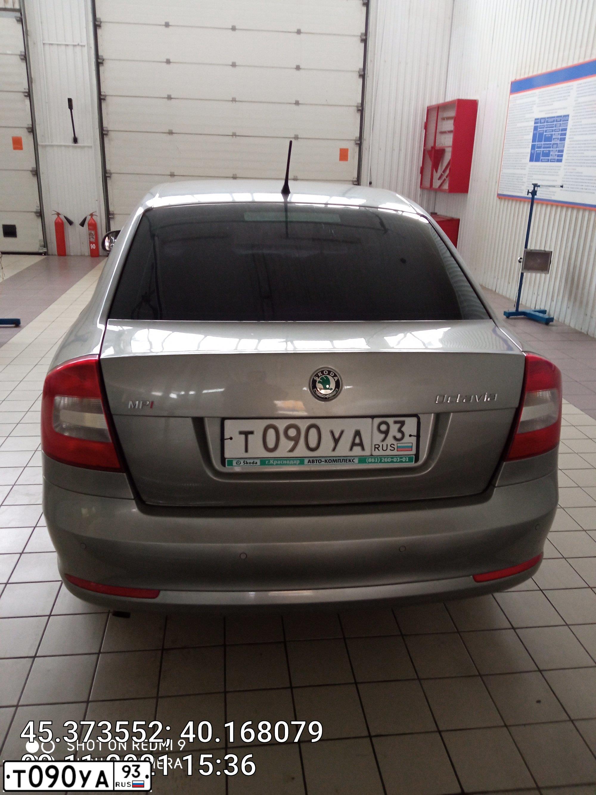 Фото автомобиля SKODA OCTAVIA, 2010 — госномер Т090УА93. Цвет: СЕРЫЙ