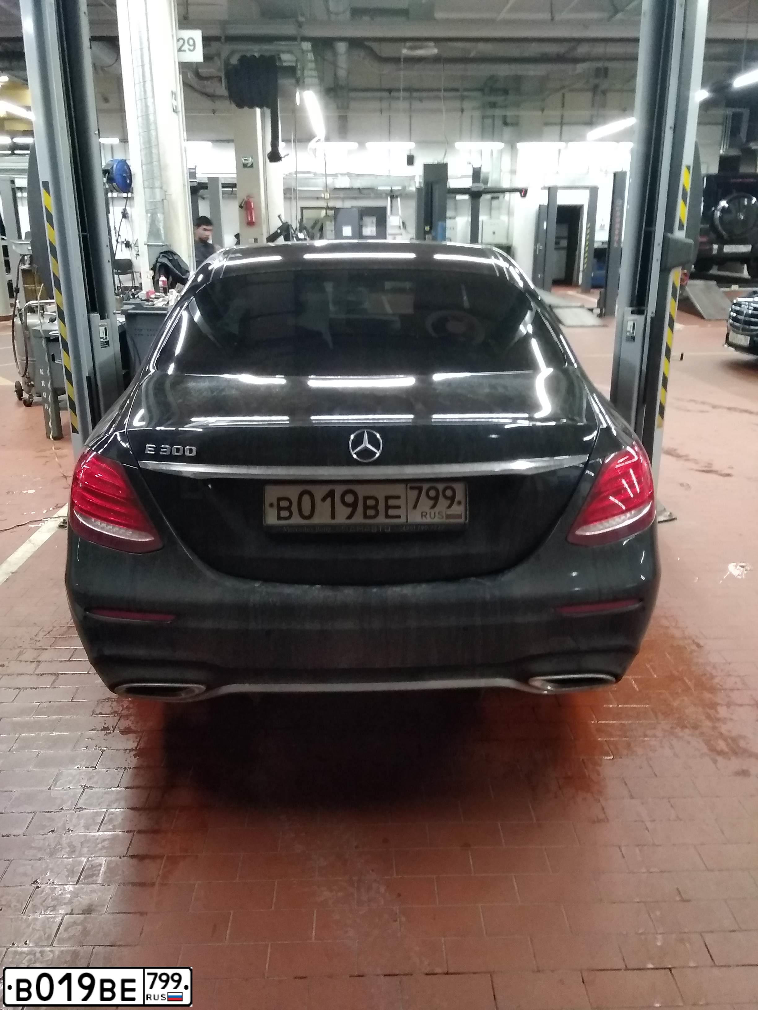 Фото автомобиля MERCEDES E-KLASSE, 2017 — госномер О686МК790. Цвет: ЧЕРНЫЙ