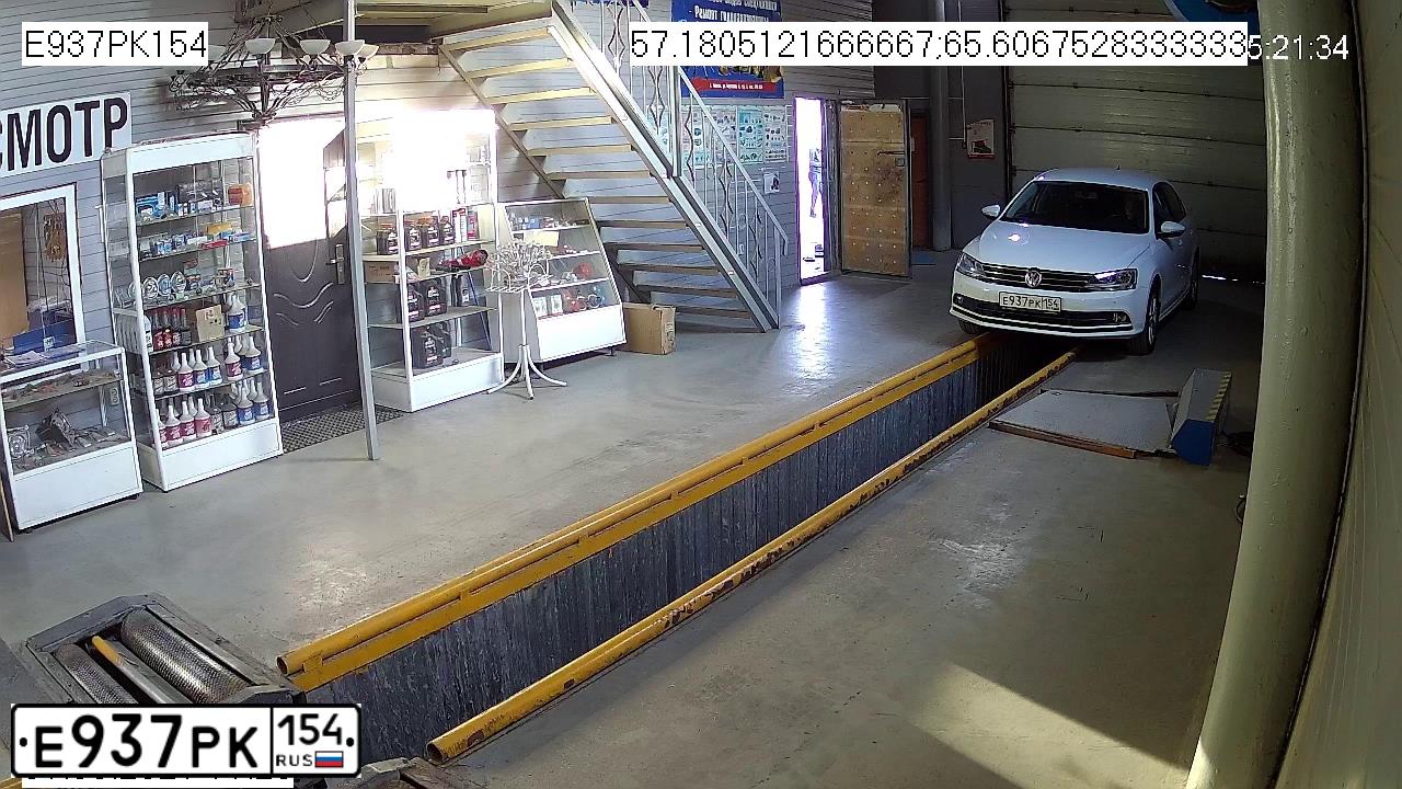 Фото автомобиля VOLKSWAGEN JETTA, 2016 — госномер А325ЕМ172. Цвет: Белый