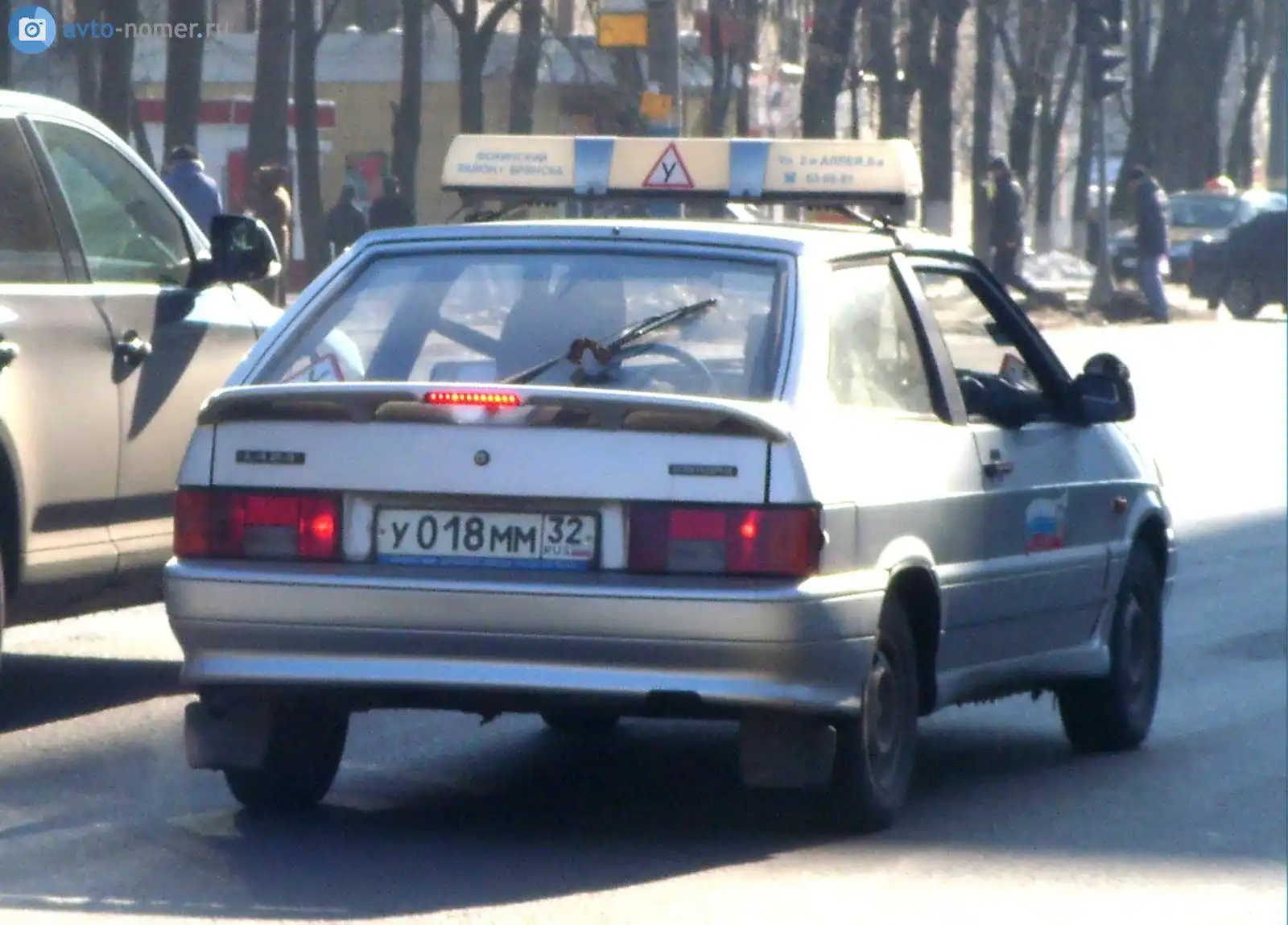 Фото автомобиля LADA 2113 SAMARA, 2008 — госномер У018ММ32. Цвет: Серебристый