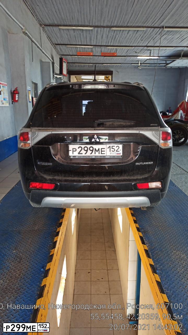 Фото автомобиля MITSUBISHI OUTLANDER, 2014 — госномер Н006СМ152. Цвет: ЧЕРНЫЙ