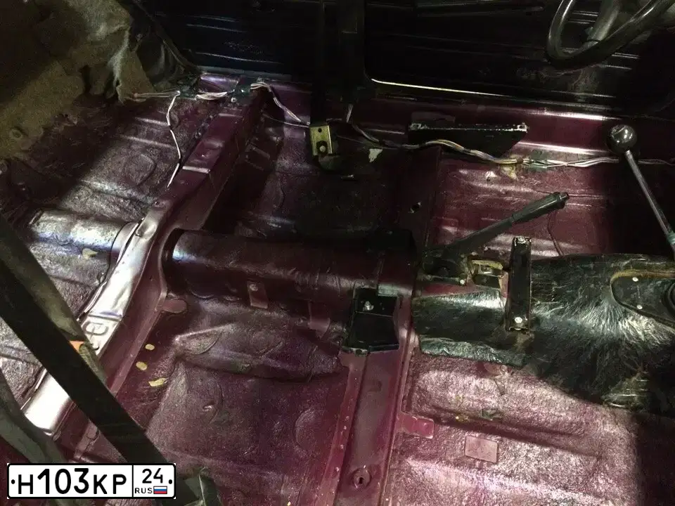 Фото автомобиля LADA 2106, 2000 — госномер Н103КР24. Цвет: Красный