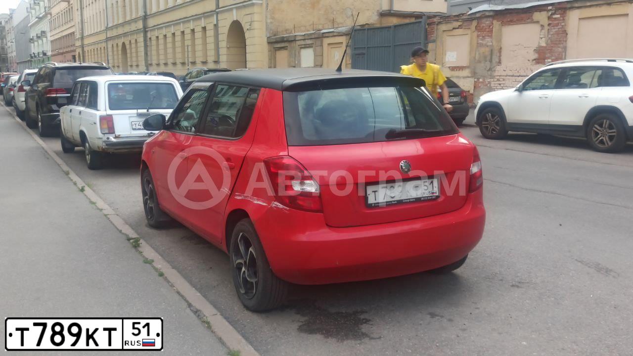 Фото автомобиля SKODA FABIA, 2010 — госномер Т789КТ51. Цвет: КРАСНЫЙ