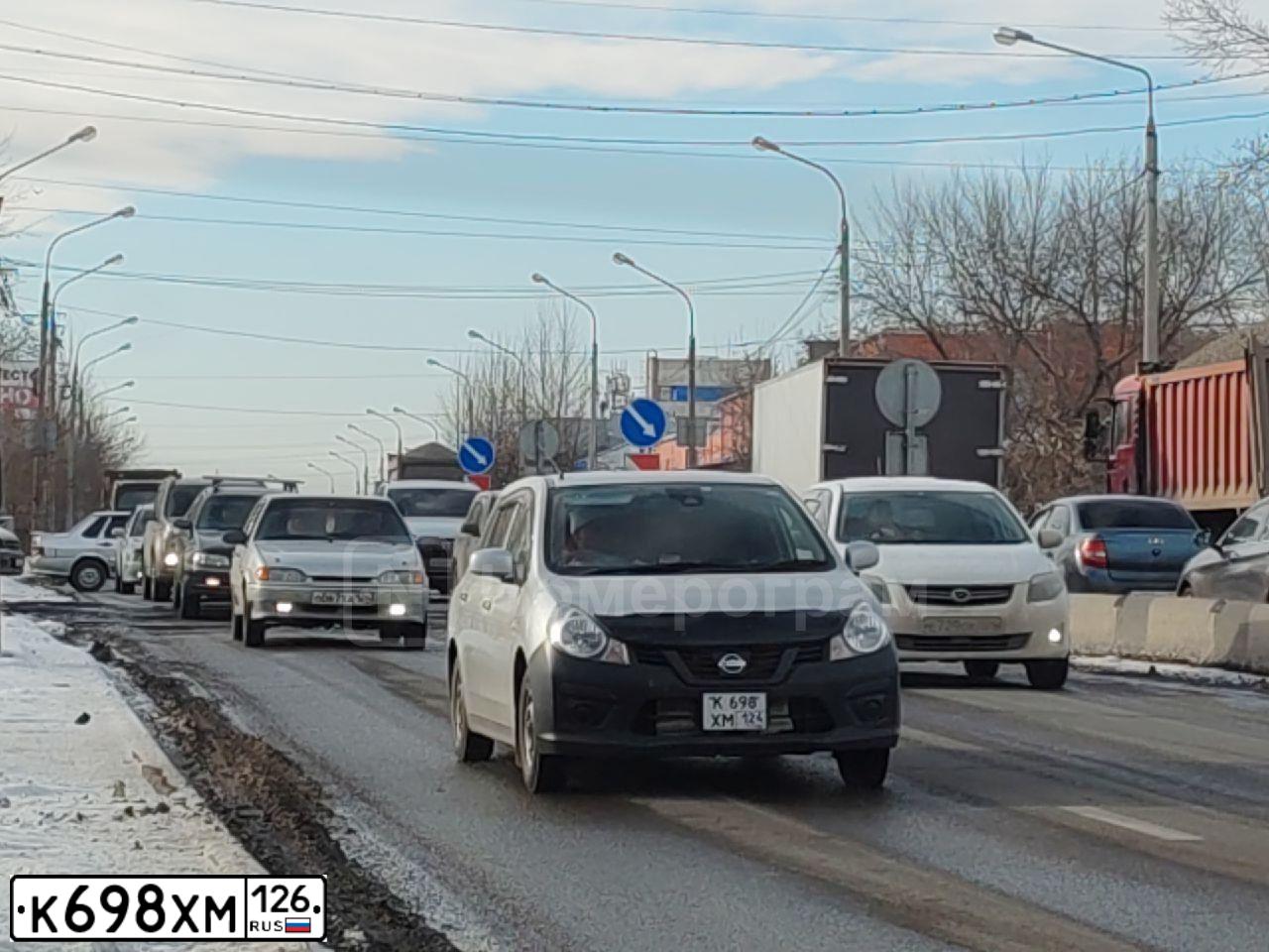Фото автомобиля NISSAN ALMERA, 1997 — госномер Н888ТР77. Цвет: Красный