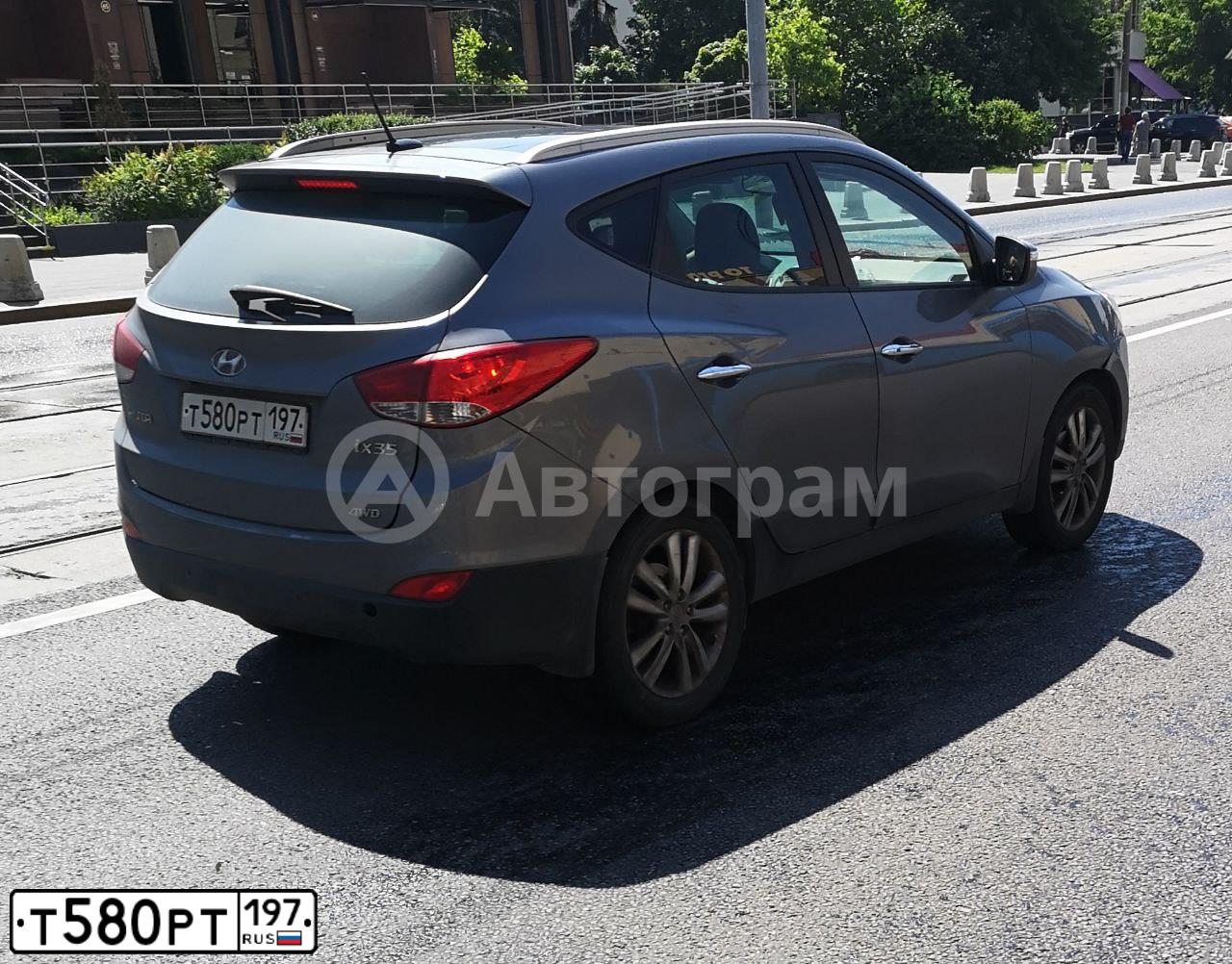 Фото автомобиля HYUNDAI IX35, 2011 — госномер Т580РТ197. Цвет: СЕРЫЙ