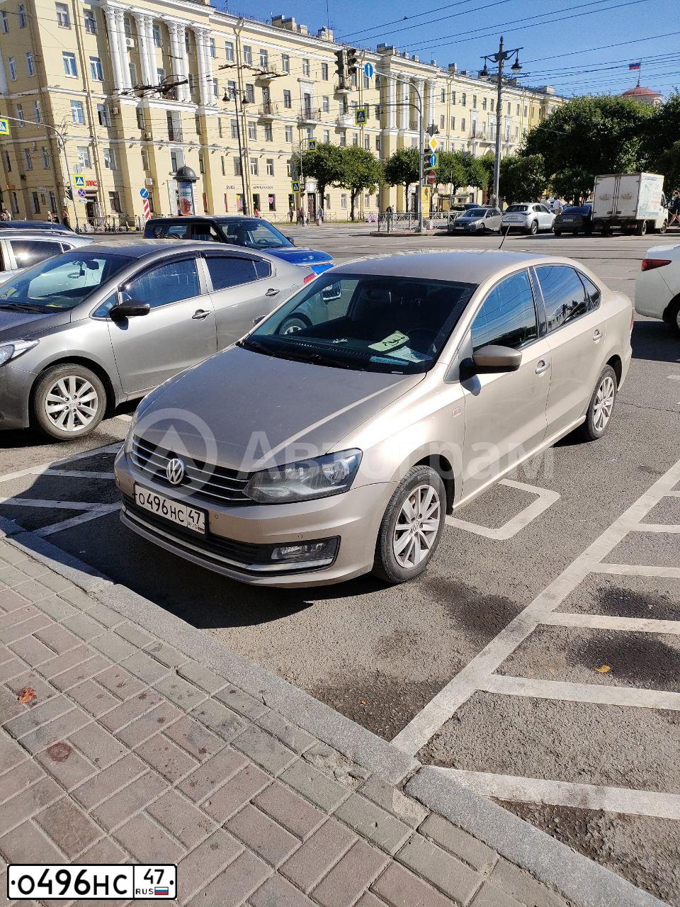 Фото автомобиля VOLKSWAGEN POLO, 2016 — госномер О496НС47. Цвет: БЕЖЕВЫЙ