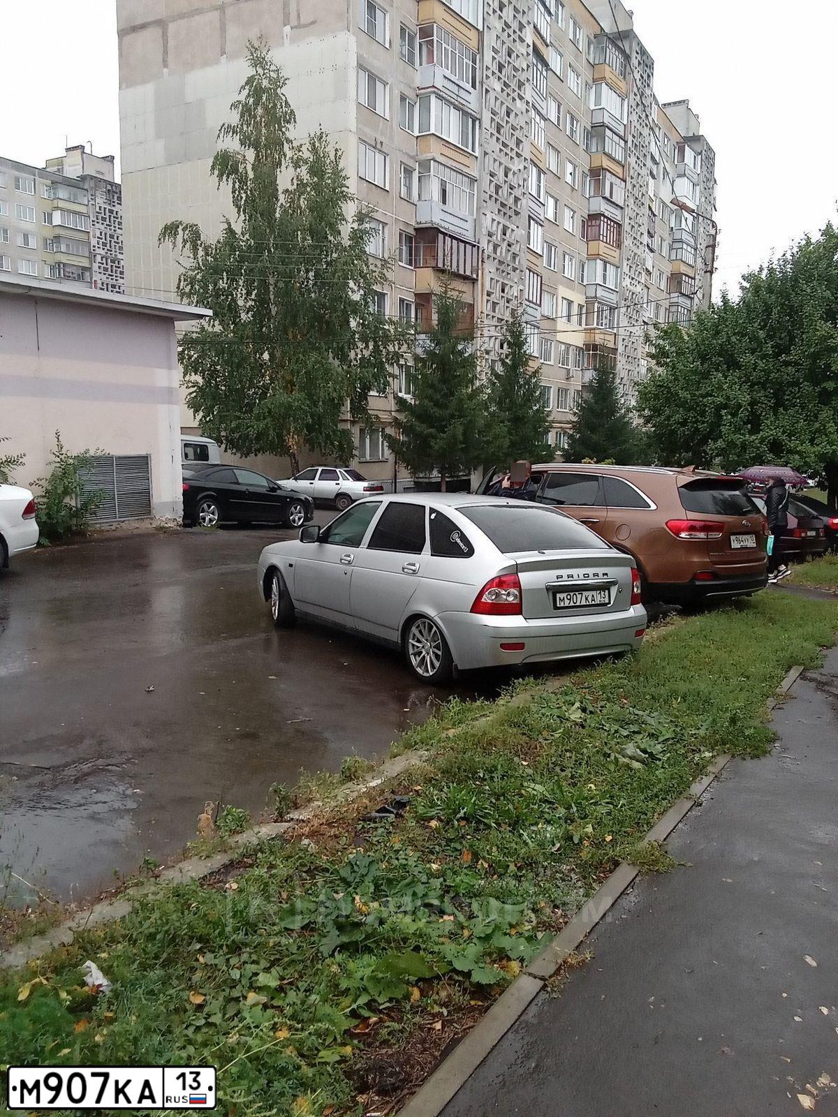 Фото автомобиля LADA 2172 PRIORA, 2010 — госномер М907КА13. Цвет: СВЕТЛО-СЕРЕБРИСТЫЙ МЕТАЛЛ