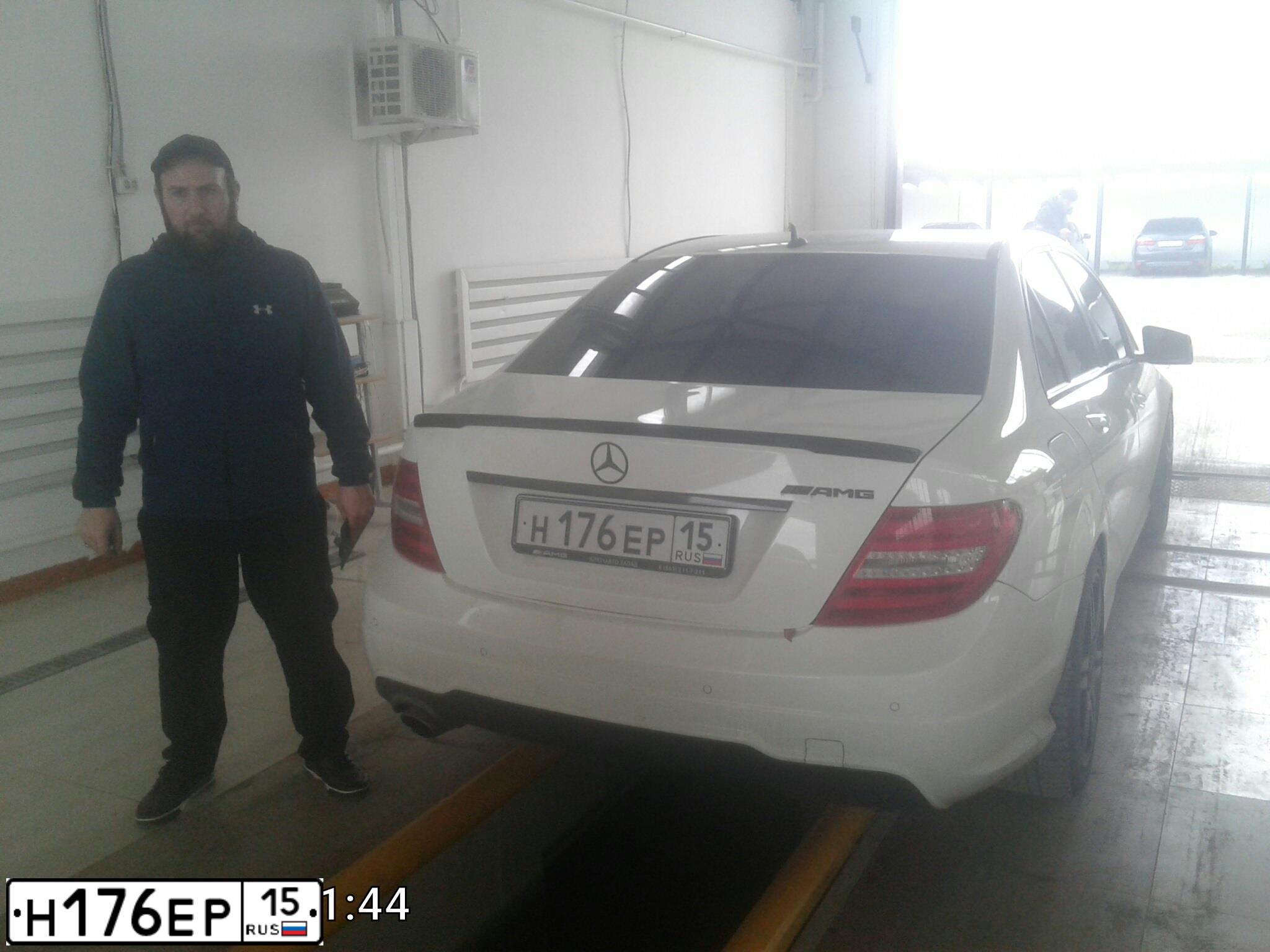 Фото автомобиля MERCEDES C-KLASSE, 2012 — госномер Н176ЕР15. Цвет: Белый