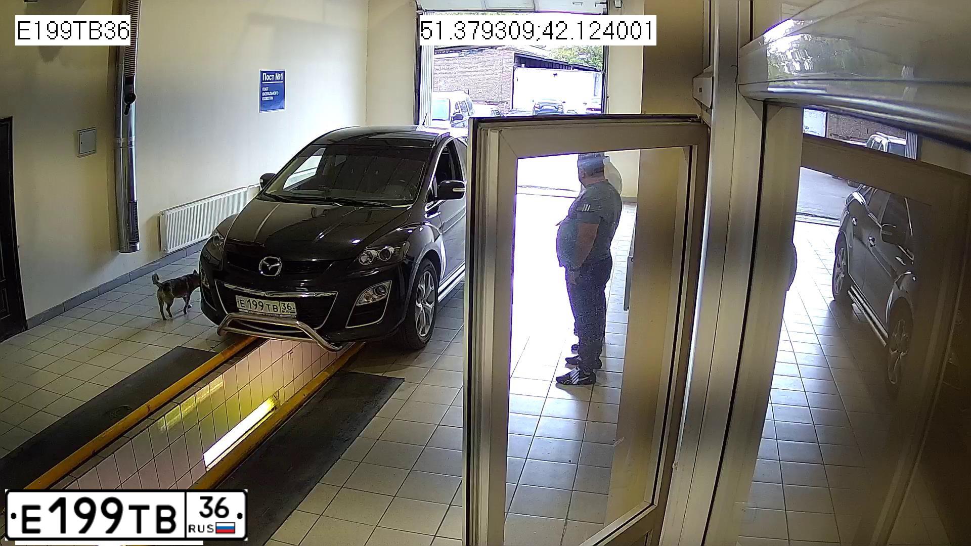 Фото автомобиля MAZDA CX-7, 2010 — госномер Е199ТВ36. Цвет: ЧЕРНЫЙ