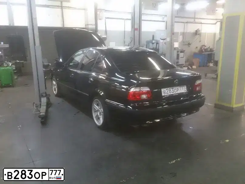Фото автомобиля BMW SERIE 5, 1998 — госномер М747ЕХ777. Цвет: ЧЕРНЫЙ