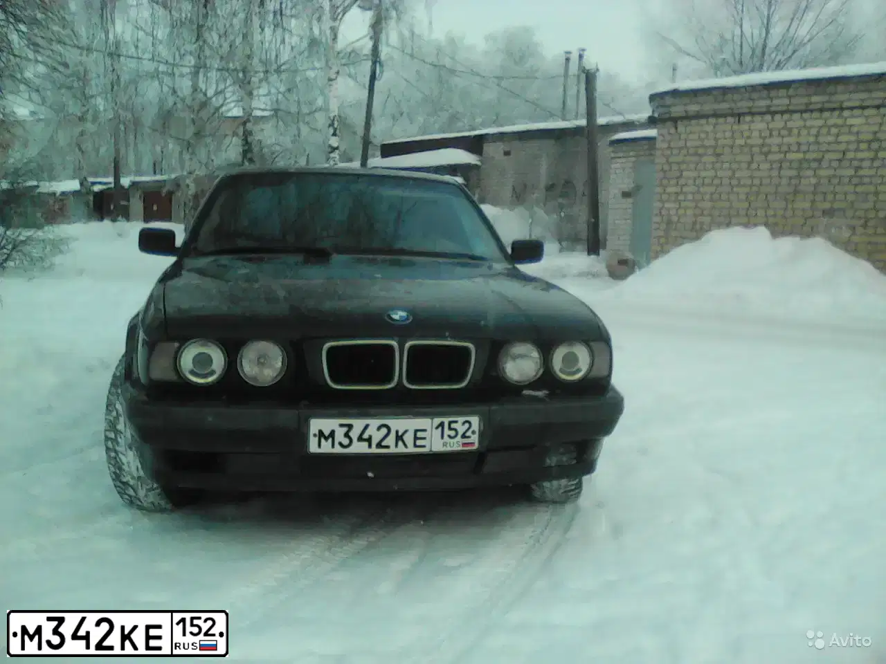 Фото автомобиля BMW SERIE 5, 1994 — госномер Е081СК21. Цвет: ТЕМНО-СИНИЙ