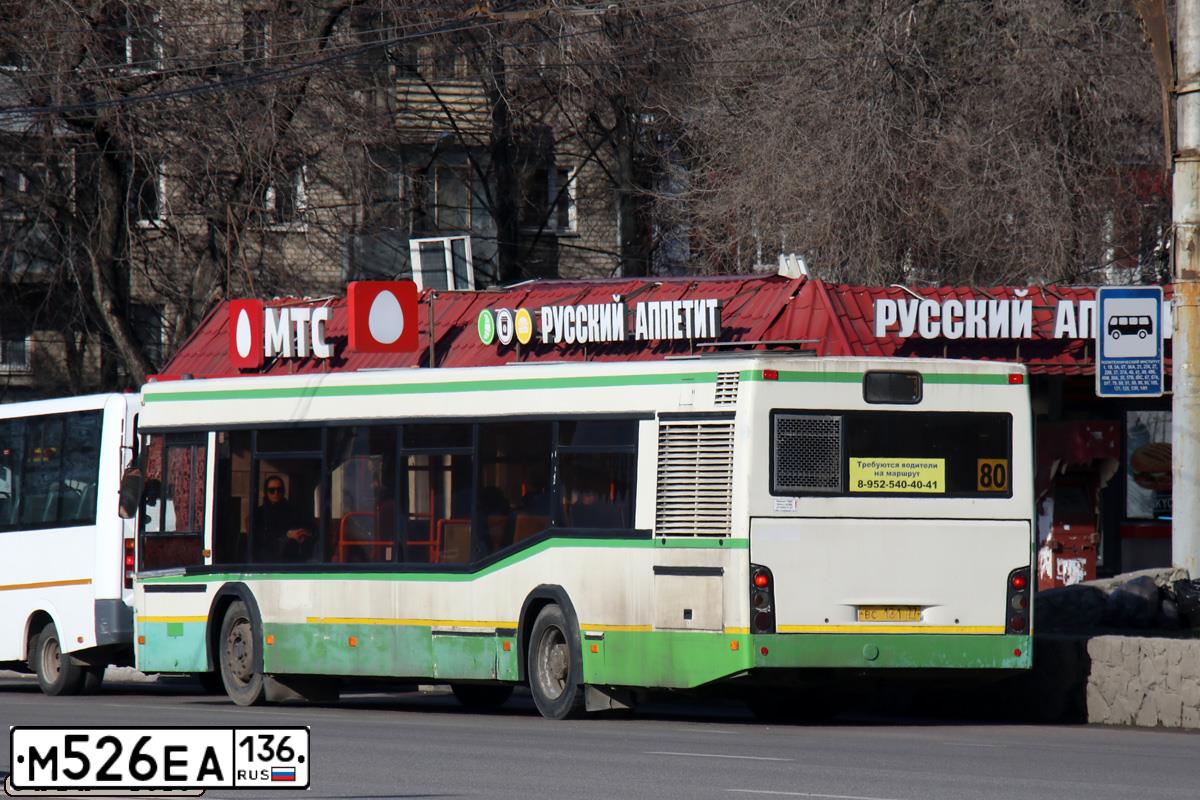 Фото автомобиля MAZ 103, 2009 — госномер М526ЕА136. Цвет: БЕЛО-ЗЕЛЕНЫЙ