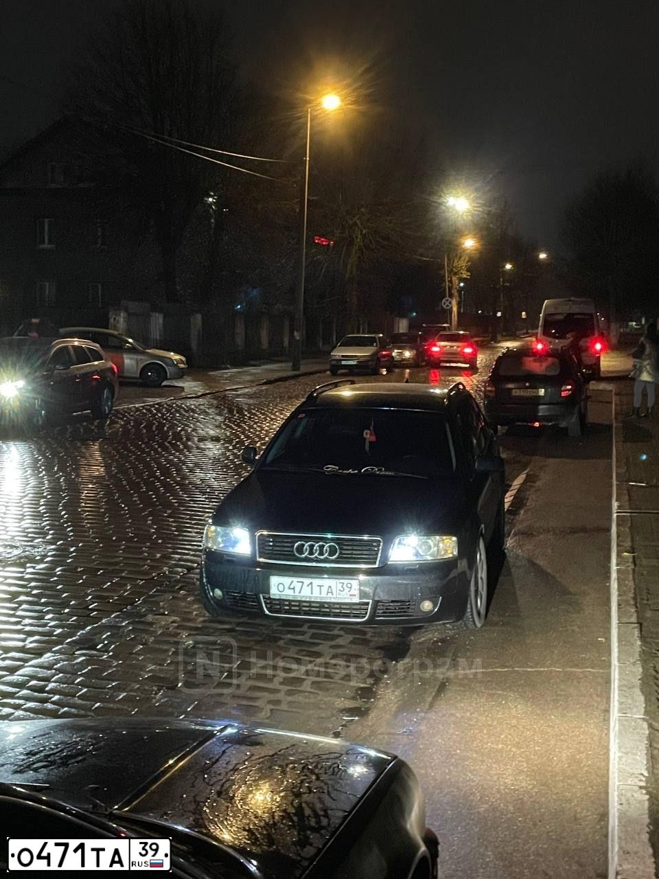 Фото автомобиля AUDI A6, 2001 — госномер О471ТА39. Цвет: ТЕМНО-СИНИЙ