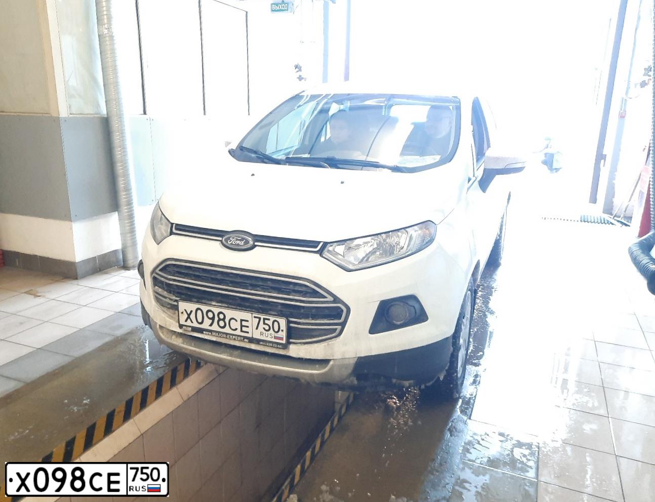 Фото автомобиля FORD ECOSPORT, 2017 — госномер В776КК799. Цвет: Белый
