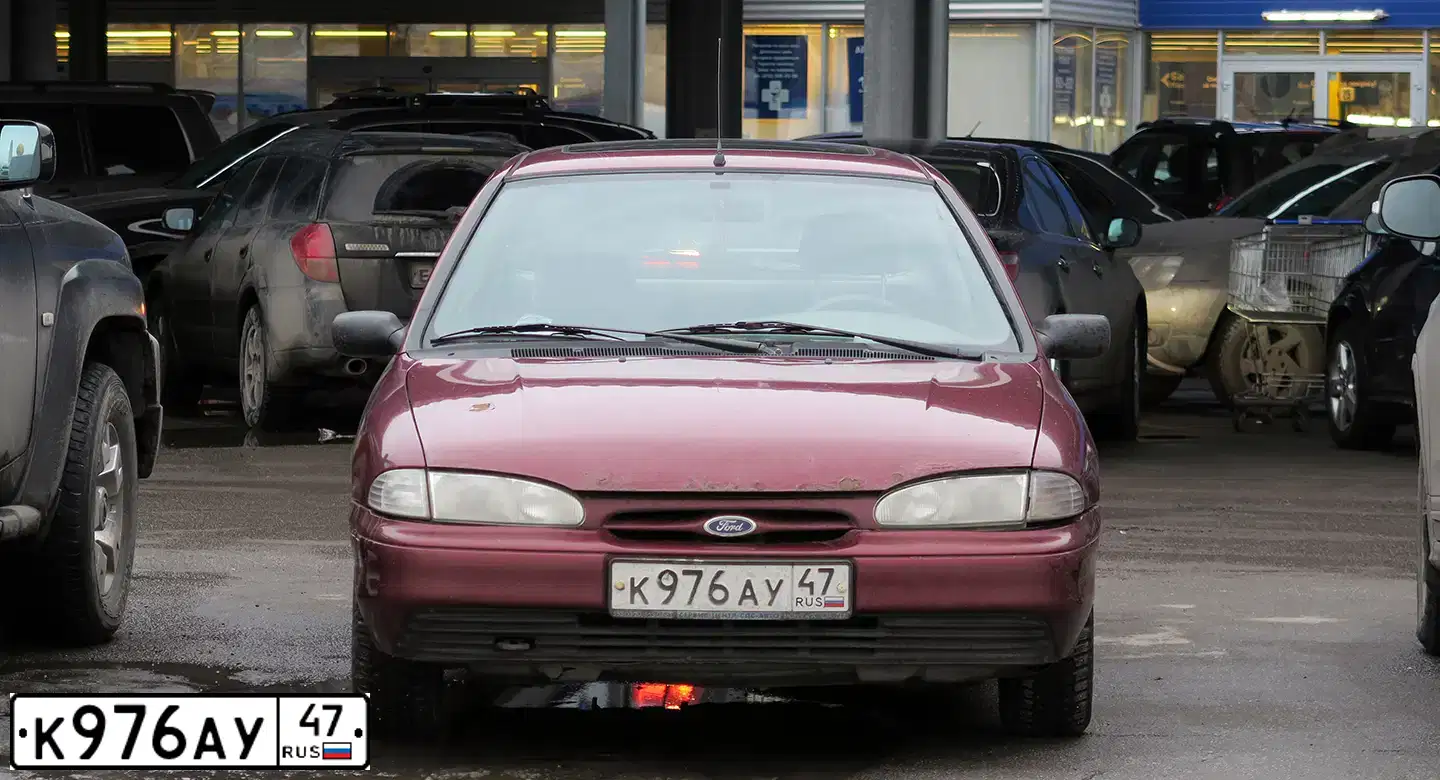 Фото автомобиля FORD MONDEO, 1993 — госномер Н030МН198. Цвет: ВИШНЕВЫЙ