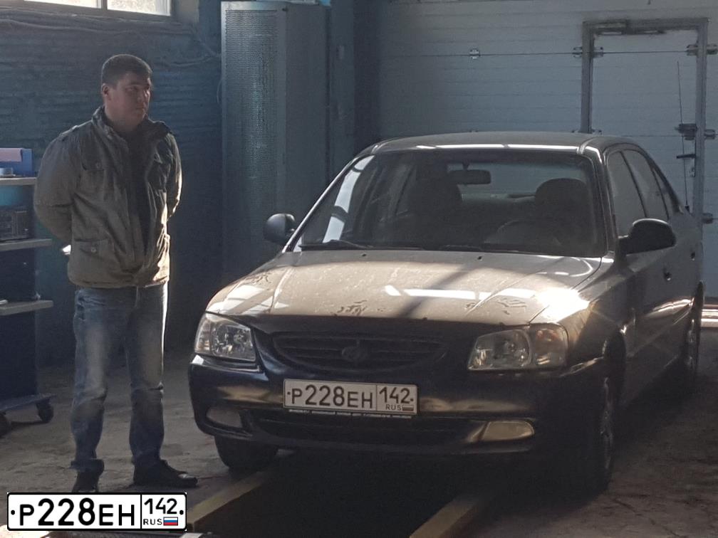Фото автомобиля TAGAZ ACCENT, 2008 — госномер Р228ЕН142. Цвет: ЧЕРНЫЙ