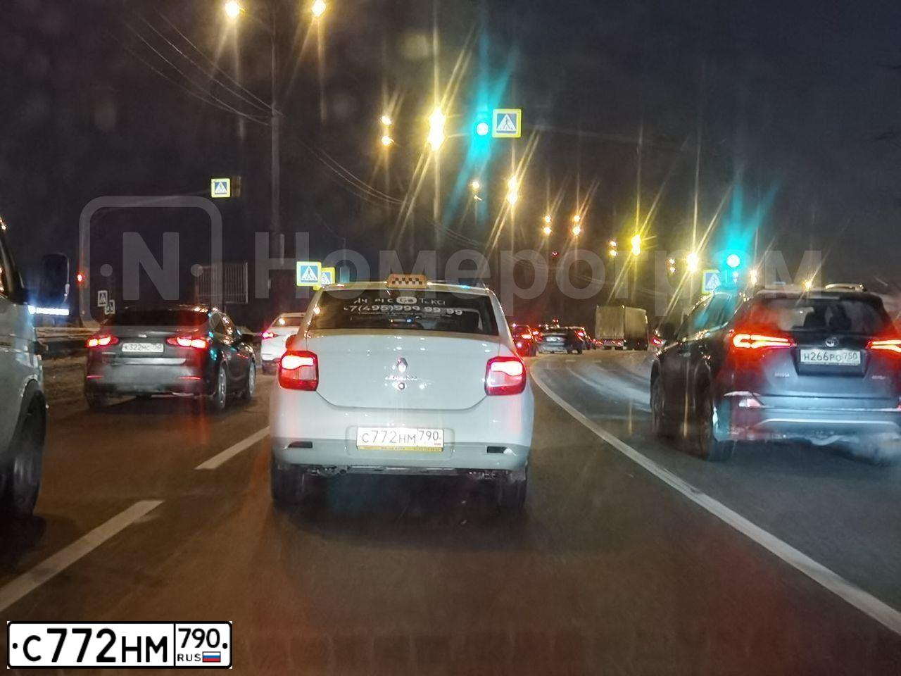 Фото автомобиля RENAULT LOGAN, 2021 — госномер Р981НР30. Цвет: бело-желто-серый