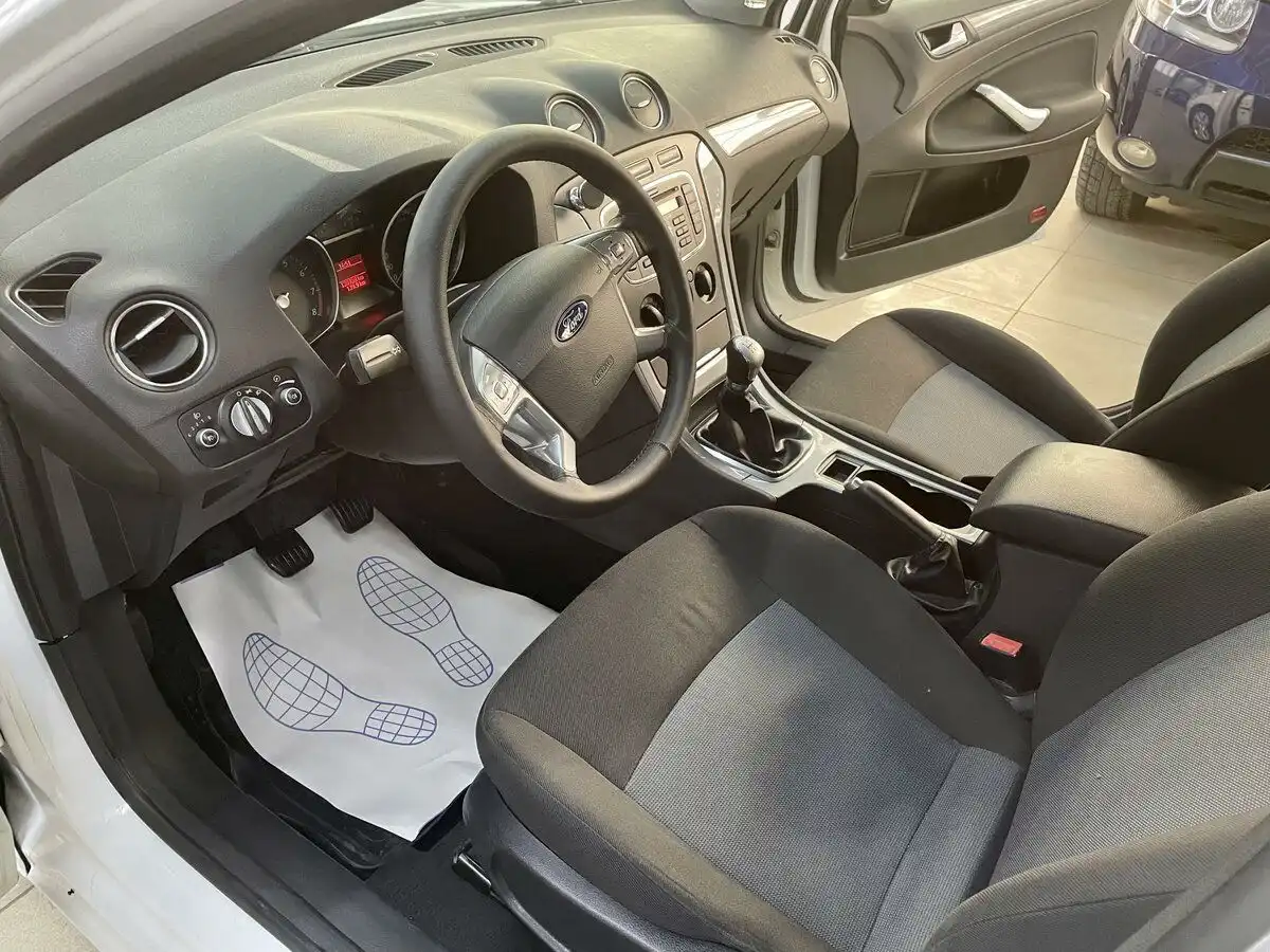 Фото автомобиля FORD MONDEO, 2012 — госномер О693МЕ46. Цвет: Белый