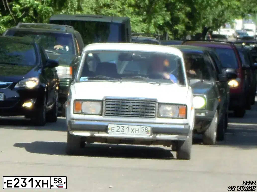 Фото автомобиля LADA 2107 LADA, 2005 — госномер Е231ХН58. Цвет: ЯРКО-БЕЛЫЙ