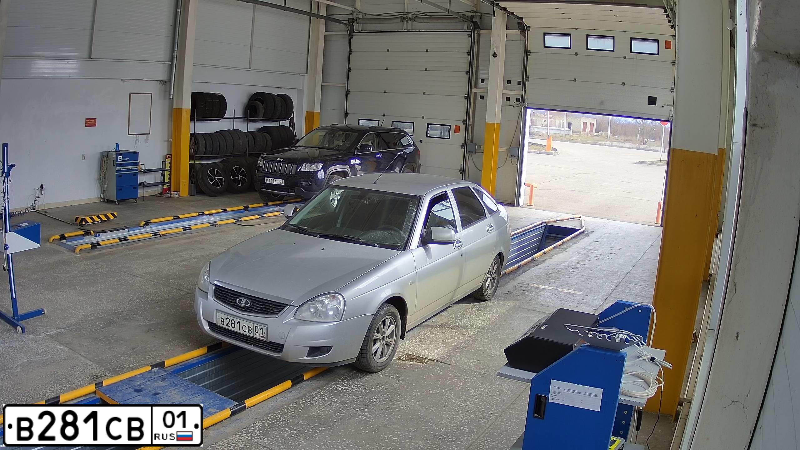 Фото автомобиля LADA 2172 PRIORA, 2014 — госномер В281СВ01. Цвет: СВЕТЛО СЕРЕБРИСТЫЙ МЕТАЛЛ