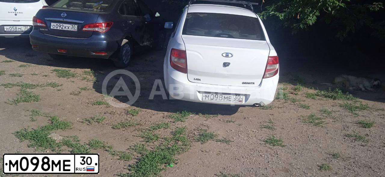 Фото автомобиля LADA 2190 GRANTA, 2013 — госномер М098МЕ30. Цвет: Белый