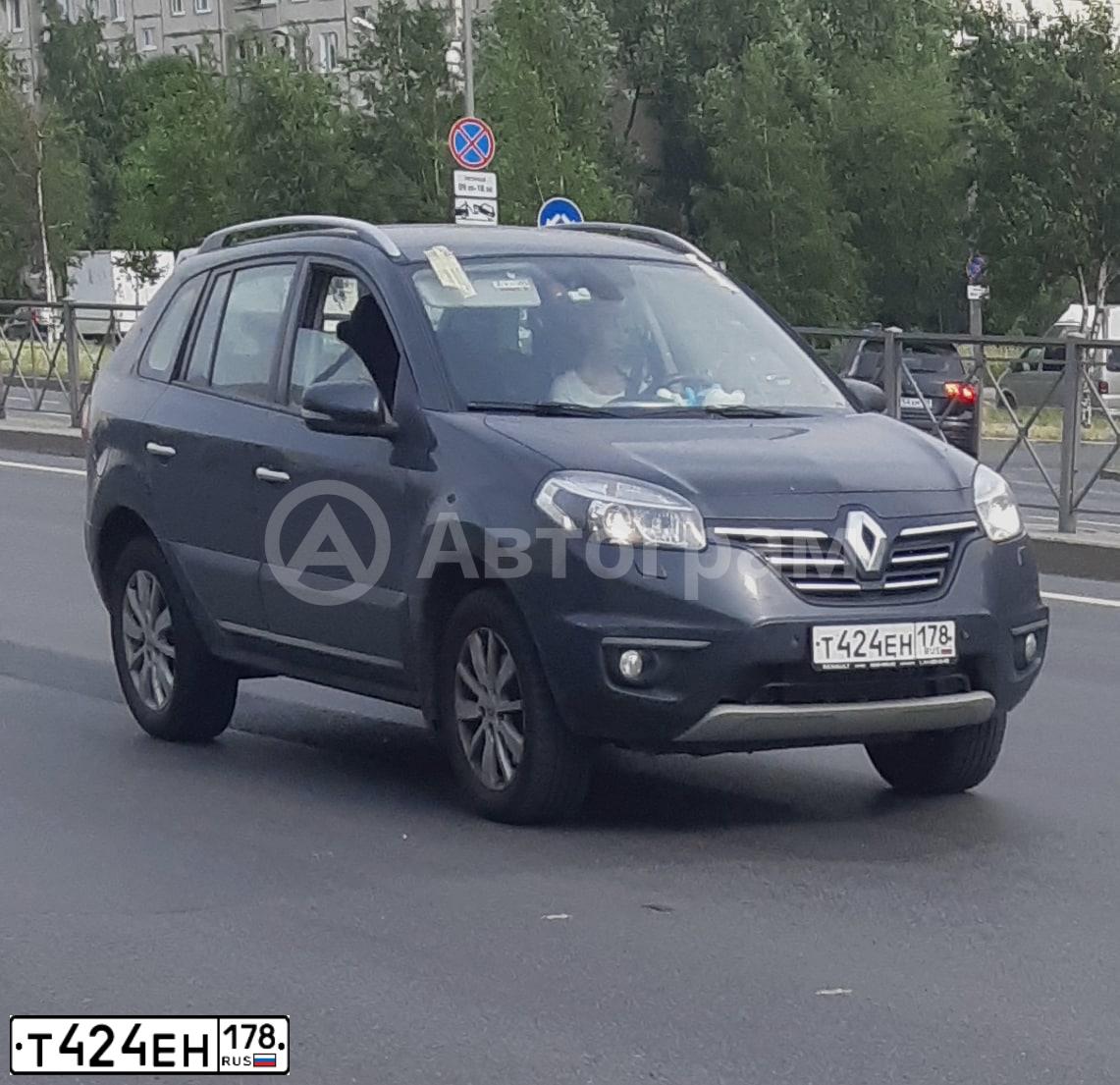 Фото автомобиля RENAULT KOLEOS, 2014 — госномер Т424ЕН178. Цвет: ТЕМНО-СЕРЫЙ