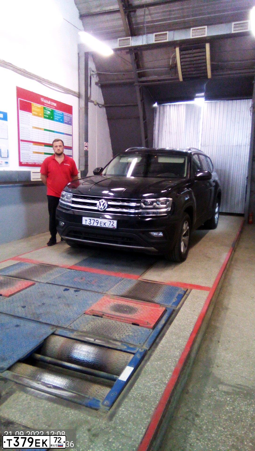 Фото автомобиля VOLKSWAGEN TERAMONT, 2019 — госномер Т379ЕК72. Цвет: ЧЕРНЫЙ