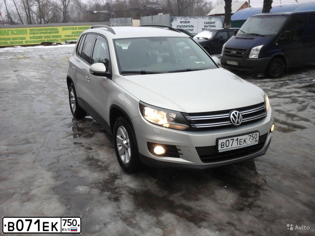 Фото автомобиля VOLKSWAGEN TIGUAN, 2013 — госномер Т724ТМ69. Цвет: Серебристо-Желтый