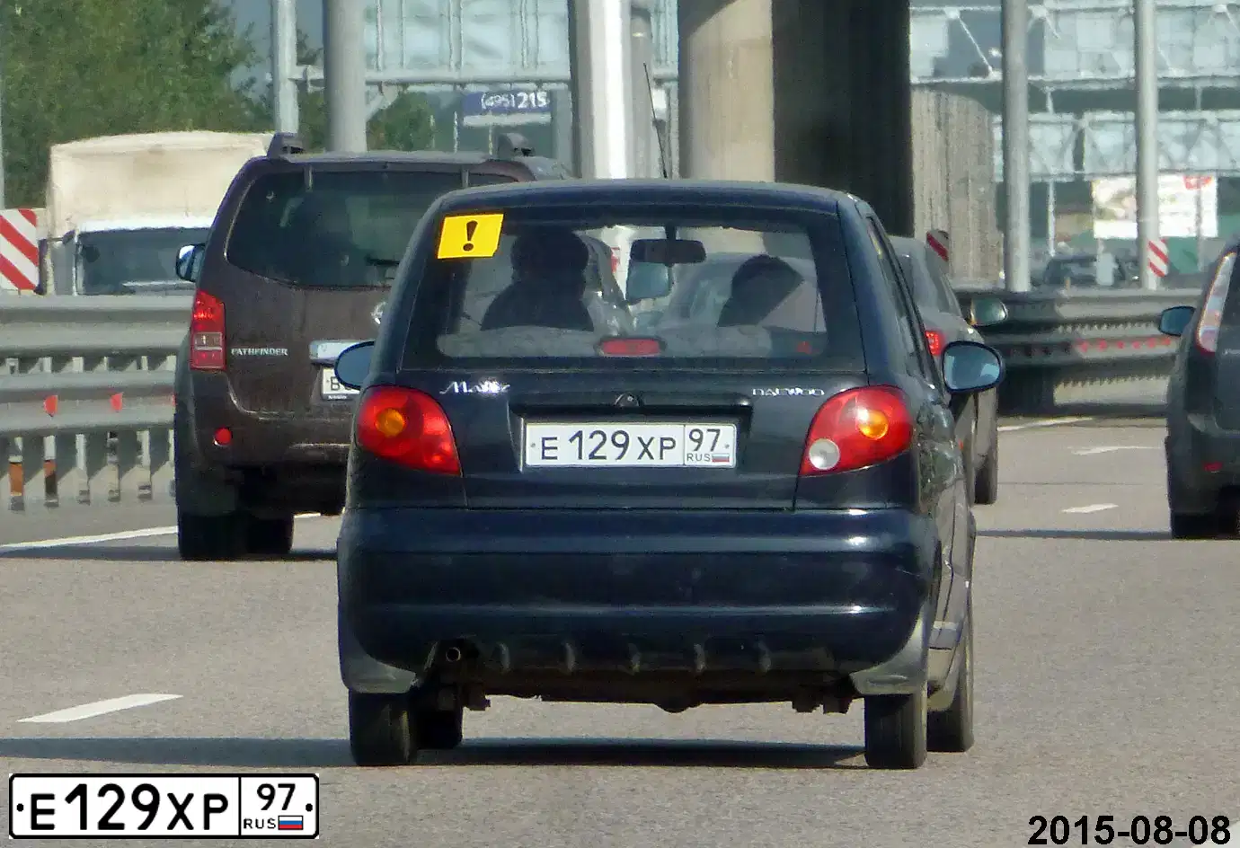 Фото автомобиля DAEWOO MATIZ, 2005 — госномер Е129ХР97. Цвет: СИНИЙ ТЕМНЫЙ