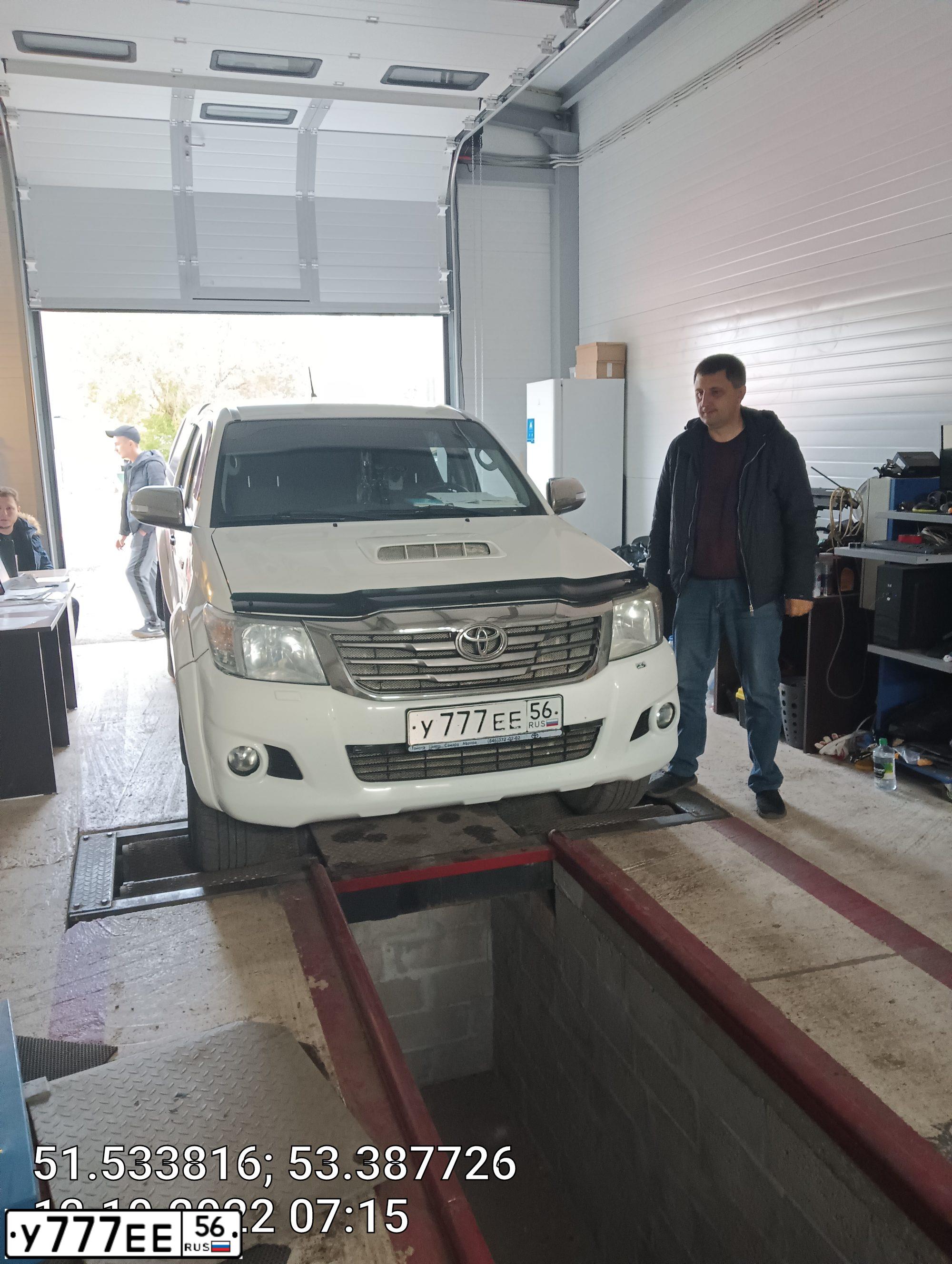 Фото автомобиля LADA 2172 PRIORA, 2011 — госномер У777ЕЕ56. Цвет: СИНЕ-ЧЕРНЫЙ