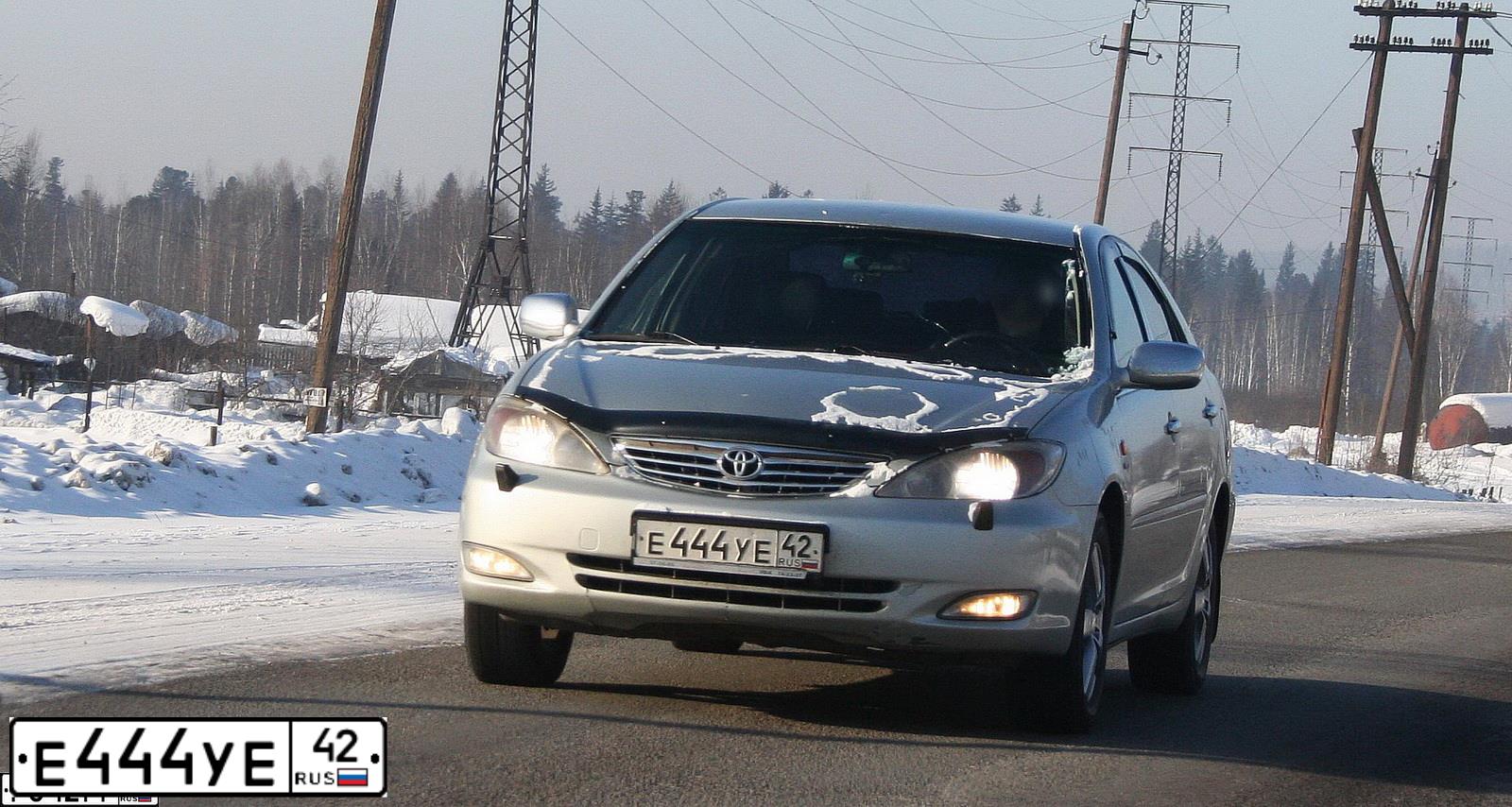 Фото автомобиля DAEWOO NEXIA, 2011 — госномер Е444УЕ42. Цвет: ПЕРЛАМУТРОВО-СЕРЕБРИСТЫЙ