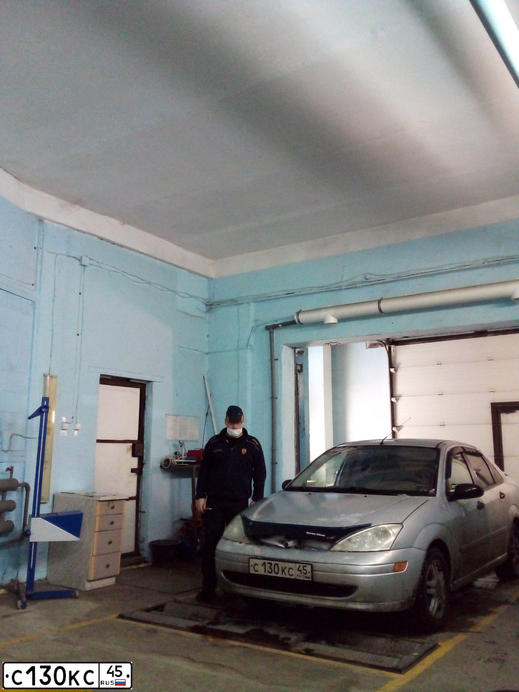 Фото автомобиля FORD FOCUS, 2001 — госномер С130КС45. Цвет: СЕРЕБРИСТЫЙ