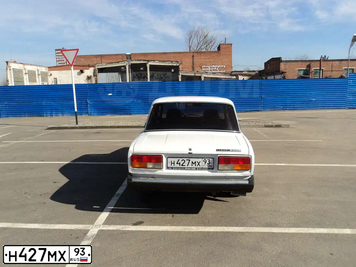 Фото автомобиля LADA 2107, 2008 — госномер Н427МХ93. Цвет: ЯРКО-БЕЛЫЙ