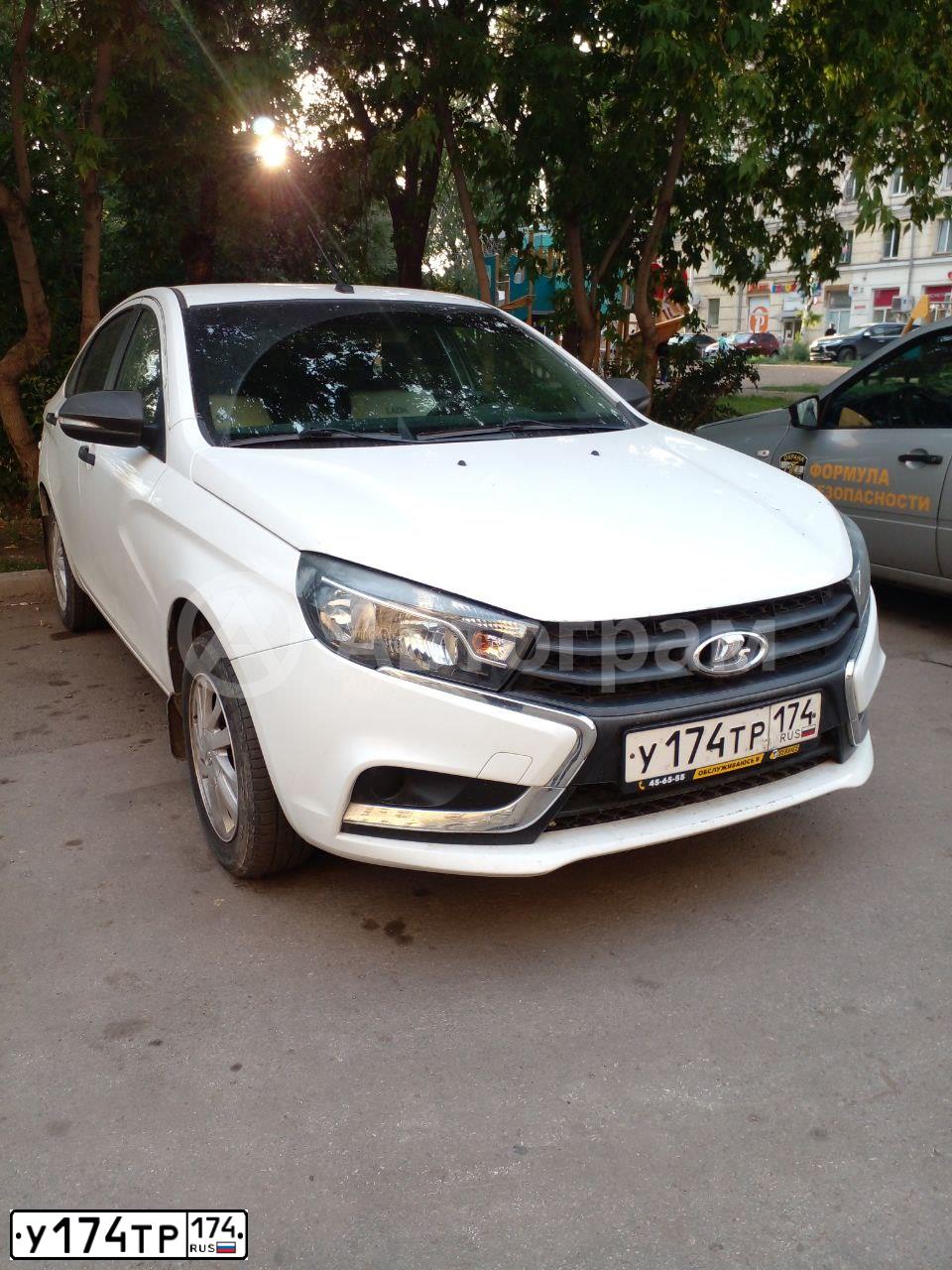 Фото автомобиля LADA VESTA, 2016 — госномер У174ТР174. Цвет: БЕЛЫЙ