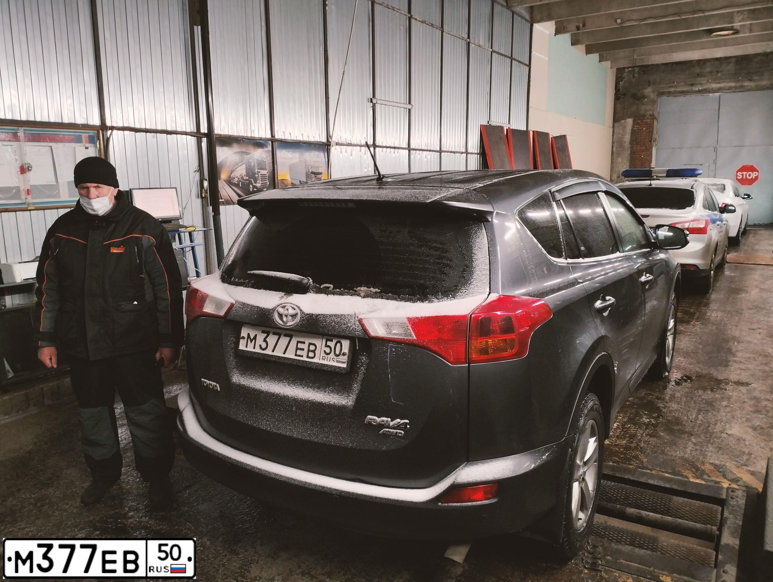 Фото автомобиля TOYOTA RAV4, 2013 — госномер Т447ВМ977. Цвет: Серый