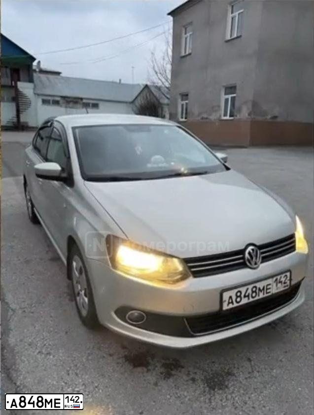 Фото автомобиля VOLKSWAGEN POLO, 2013 — госномер А848МЕ142. Цвет: СЕРЕБРИСТО ЖЕЛТЫЙ