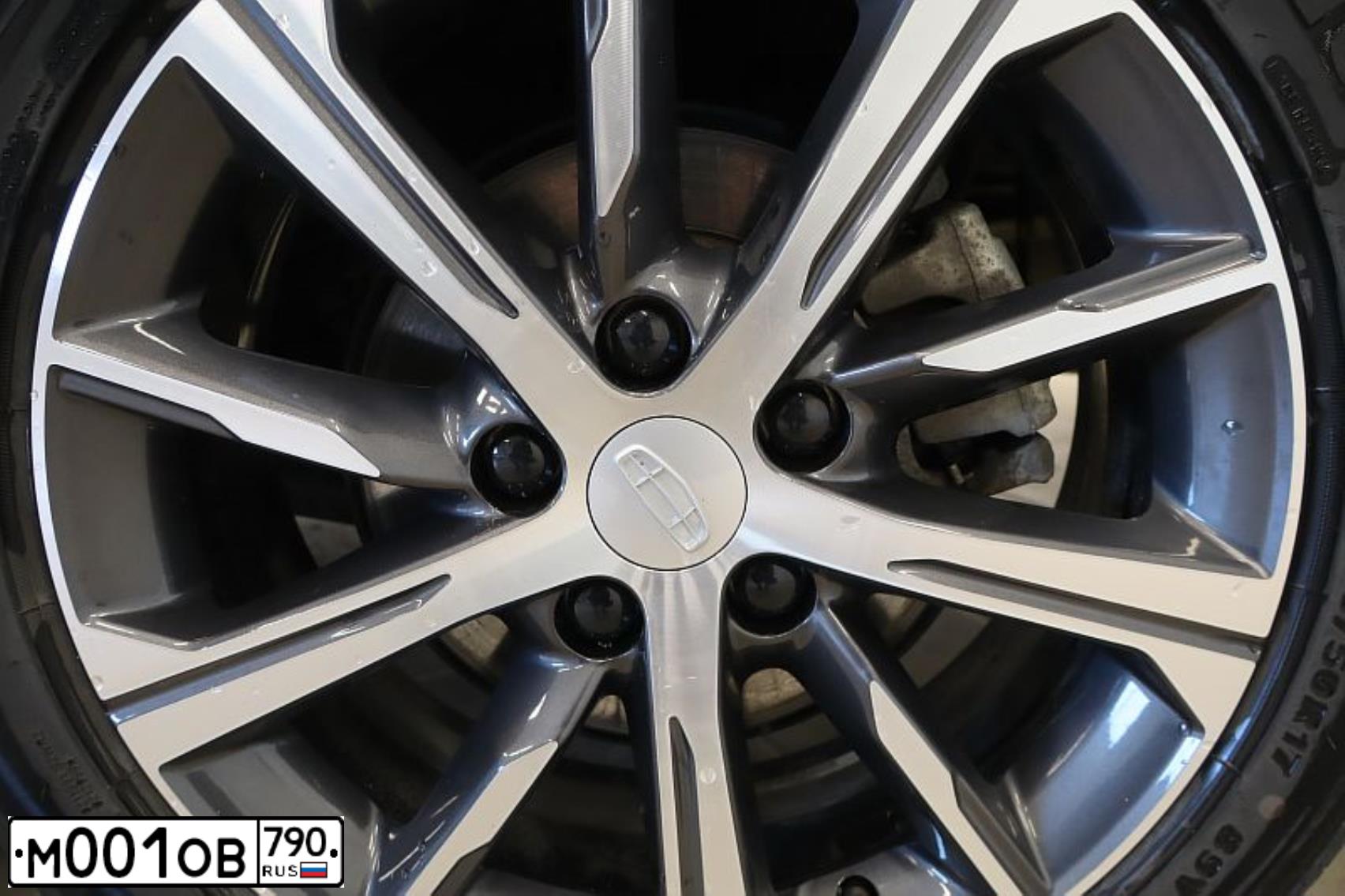 Фото автомобиля KIA K3, 2021 — госномер М001ОВ790. Цвет: Белый