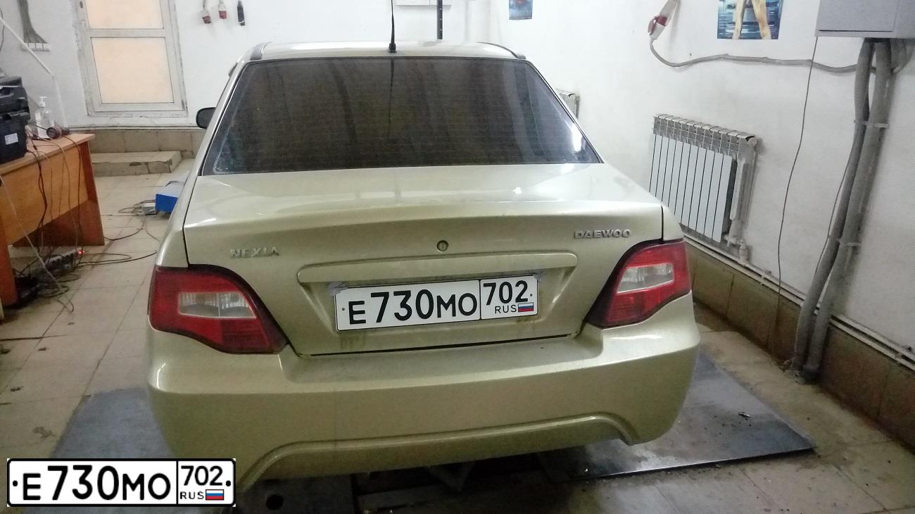 Фото автомобиля DAEWOO NEXIA, 2011 — госномер Е730МО702. Цвет: БЕЖЕВО-СЕРЫЙ