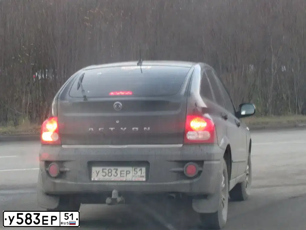 Фото автомобиля SSANGYONG MUSSO, 2007 — госномер Х962ЕС76. Цвет: ЧЕРНЫЙ МЕТАЛЛИК