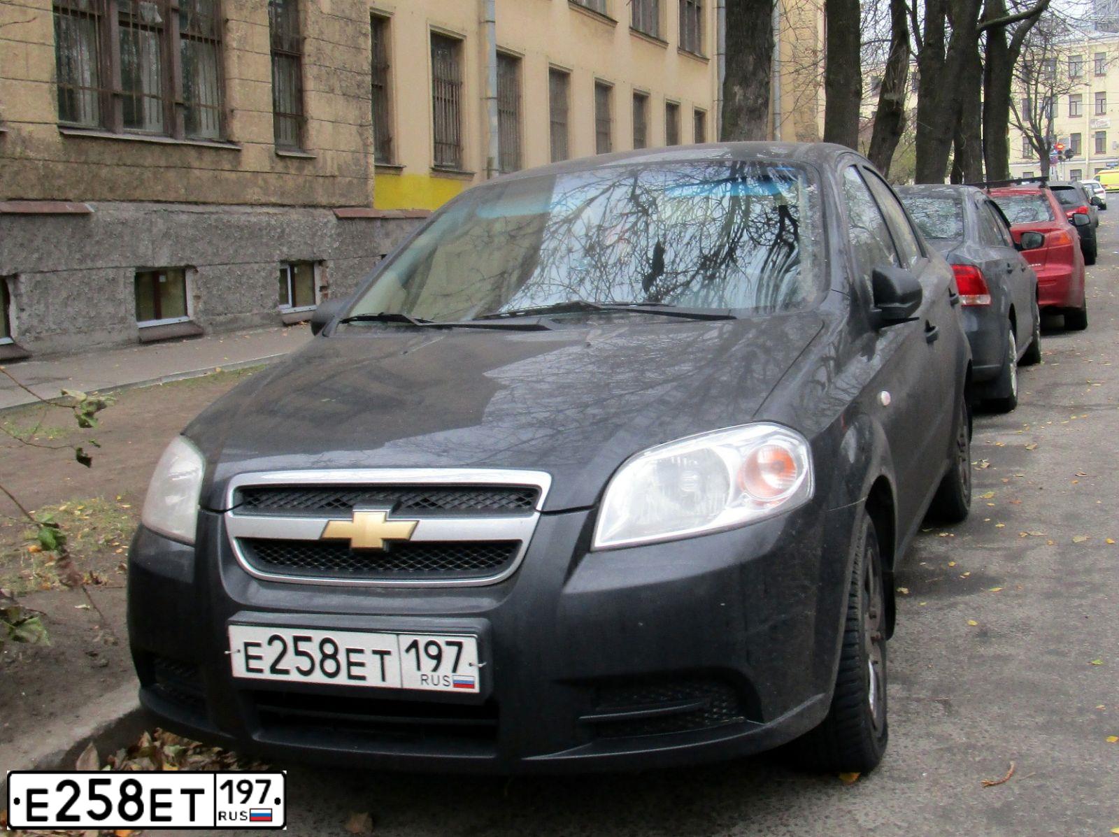 Фото автомобиля CHEVROLET AVEO, 2010 — госномер Е845ХК53. Цвет: ЧЕРНЫЙ