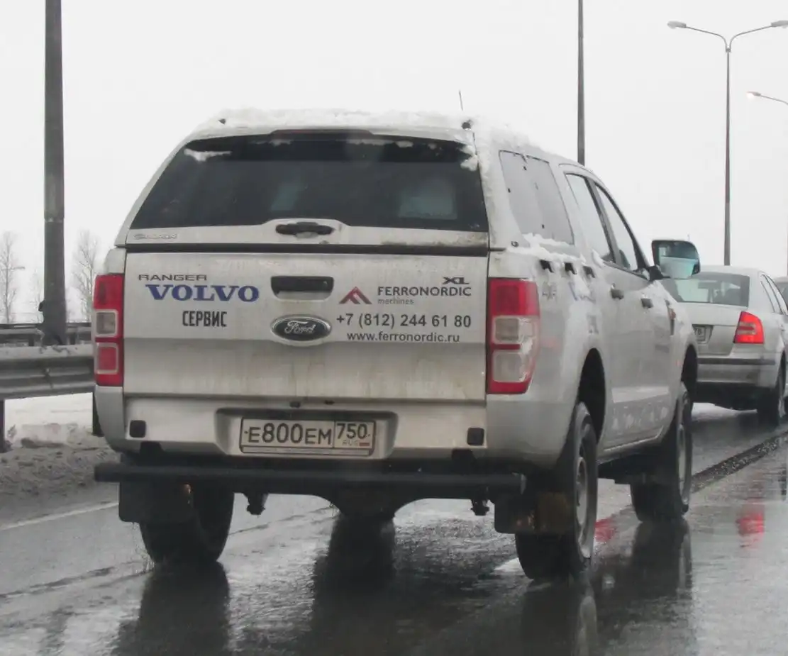 Фото автомобиля FORD RANGER, 2013 — госномер У493МС48. Цвет: СЕРЫЙ